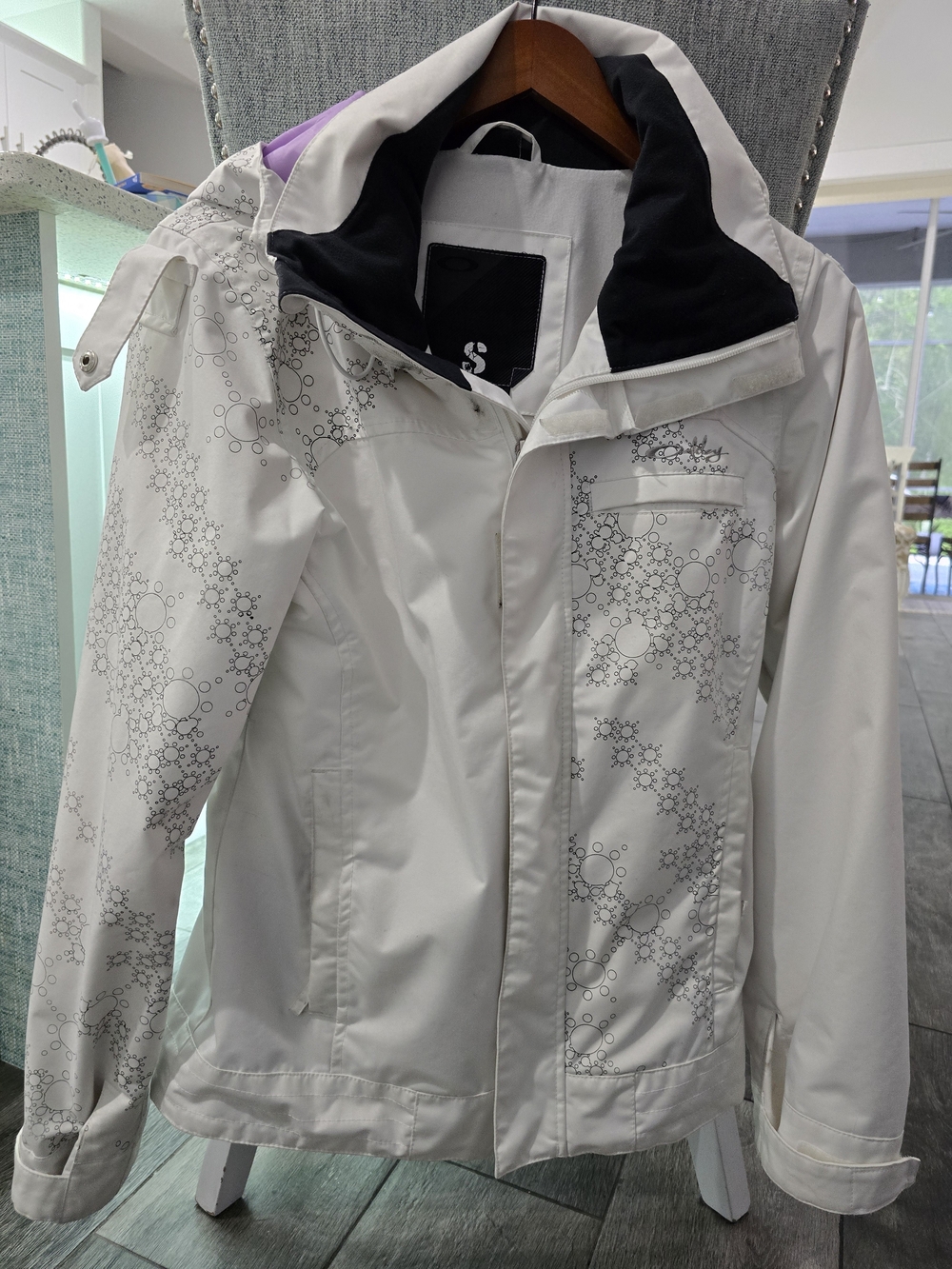 Oakley White Ski Jacket with Black Collar and Purple Hood Accent